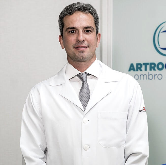 O ortopedista Márcio Rêgo, à frente da Clínica Artrocenter, no Hospital Memorial São Francisco, será um dos palestrantes do V Congresso da Sociedade Brasileira de Artroscopia e Traumatologia do Esporte, em agosto, no Rio de Janeiro